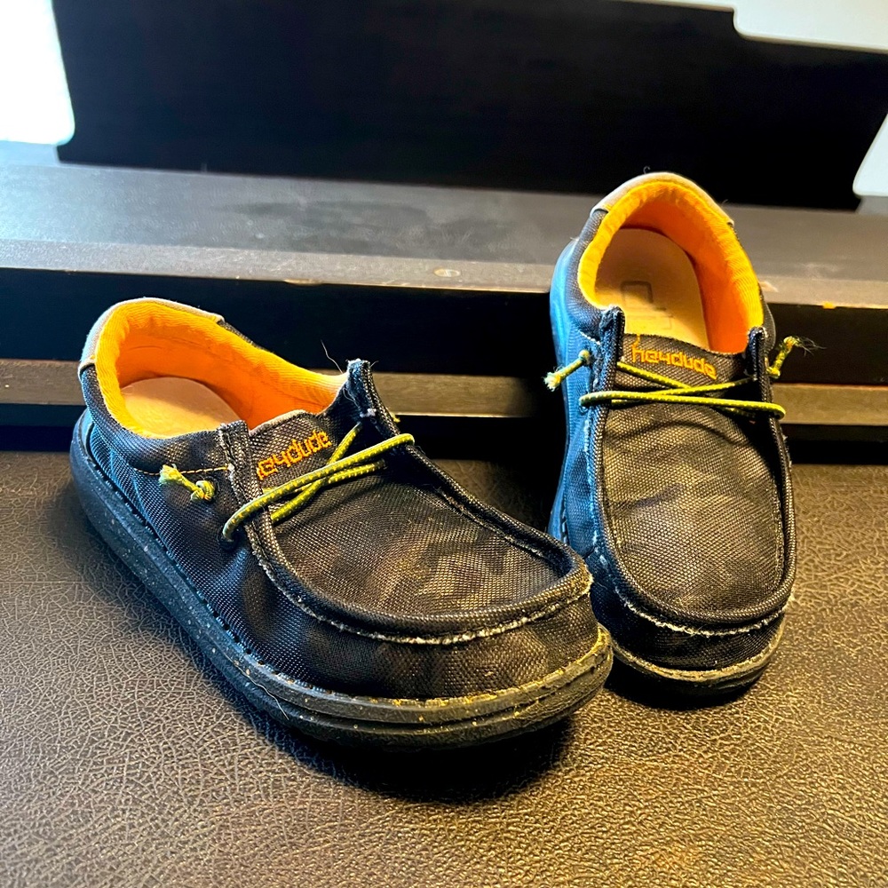 HEY DUDE Kids size Y3 Camo Shoes  Great Pattern!!